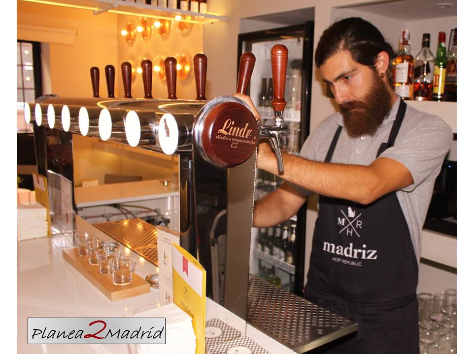 Javier Herrero López, encargado multiusos.