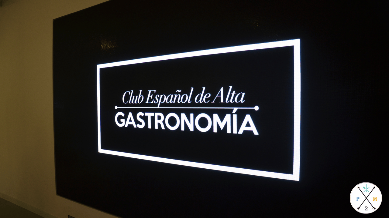 Este es el logo del Club Español de Gastronomía.